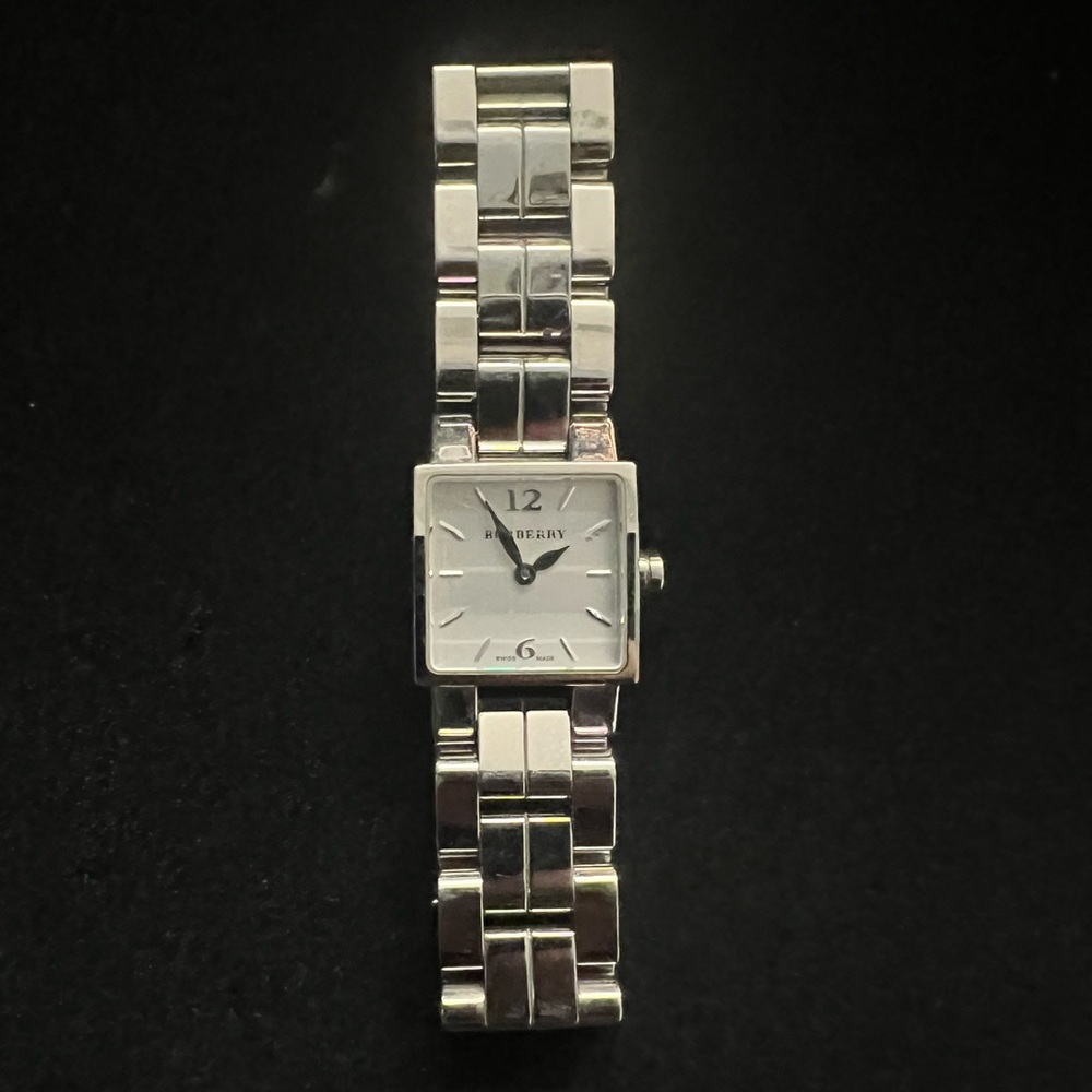 Authentic woman’s Burberry clasp watch BU4725